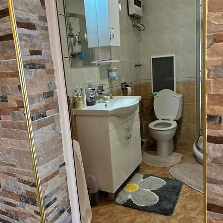 2 Bedroom 2 Beds Flat In *